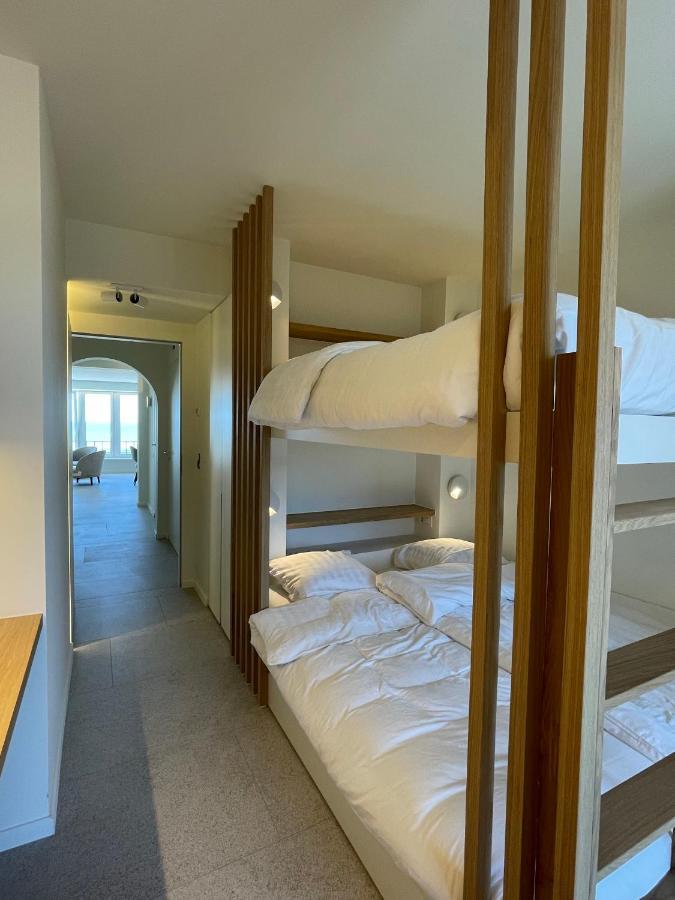 Apartamento Zeedijk Oostduinkerke Frontaal Zeezicht - Volledig Gerenoveerd 2022! Exterior foto