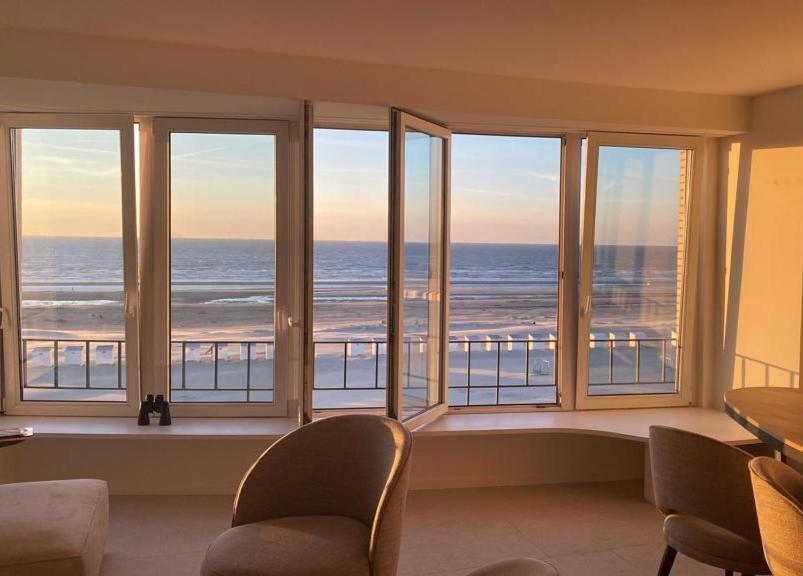 Apartamento Zeedijk Oostduinkerke Frontaal Zeezicht - Volledig Gerenoveerd 2022! Exterior foto