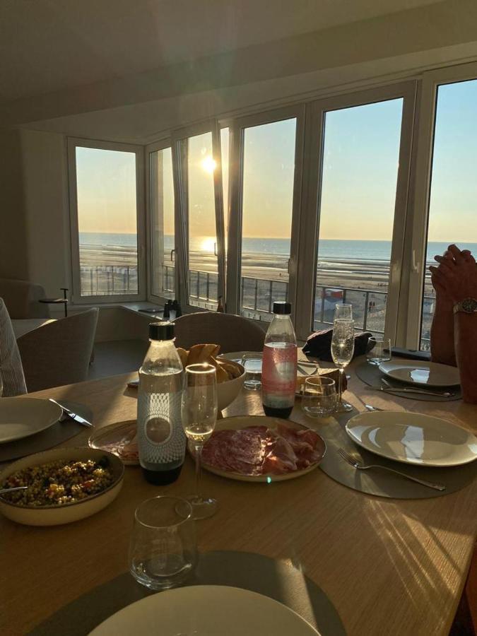 Apartamento Zeedijk Oostduinkerke Frontaal Zeezicht - Volledig Gerenoveerd 2022! Exterior foto